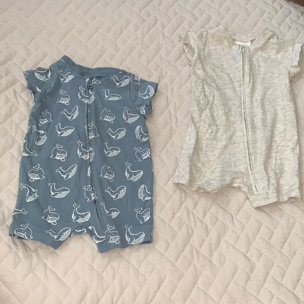 Set of two zip onesies